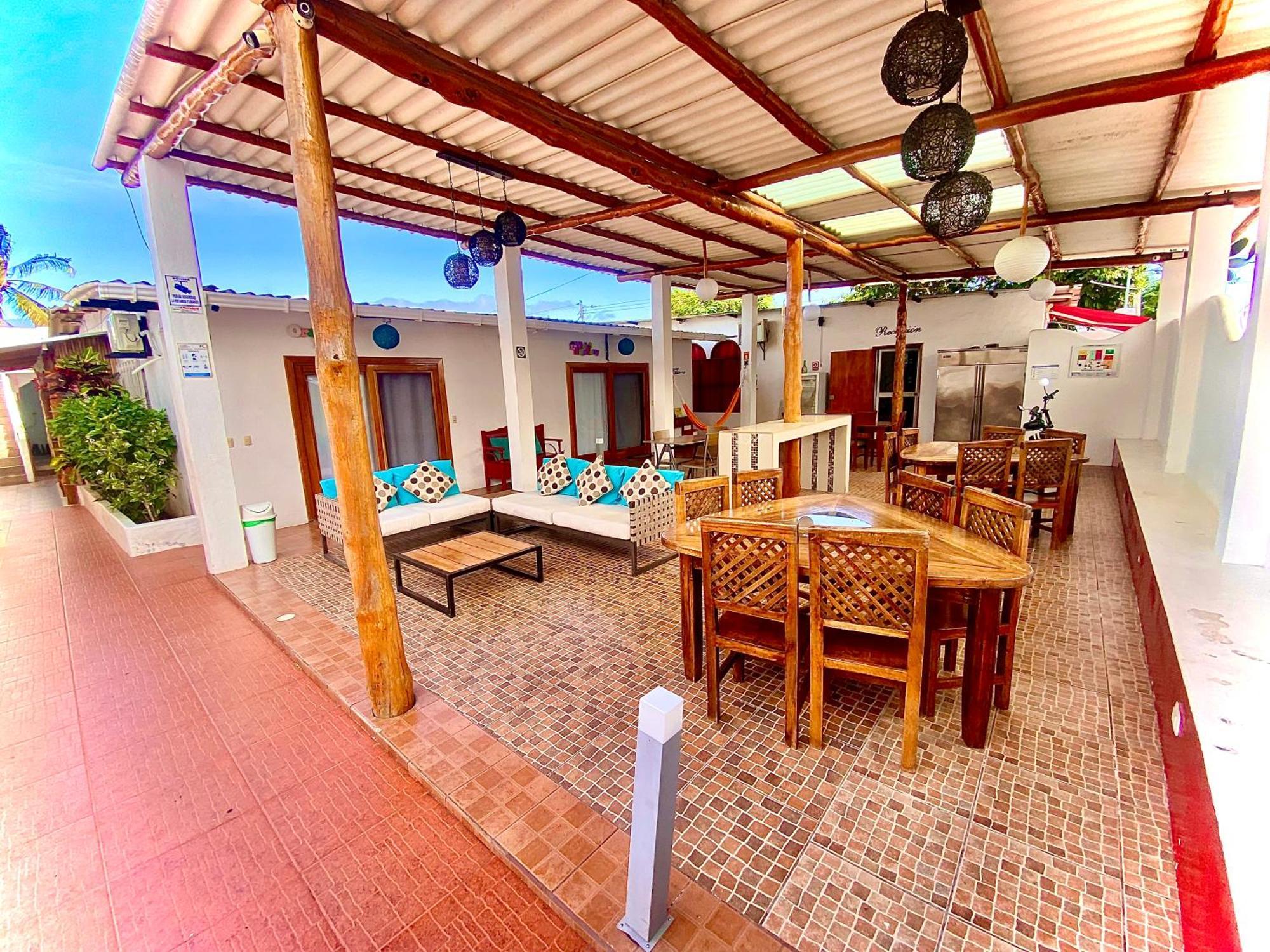 Hotel Zurisadai Puerto Ayora  Exteriér fotografie