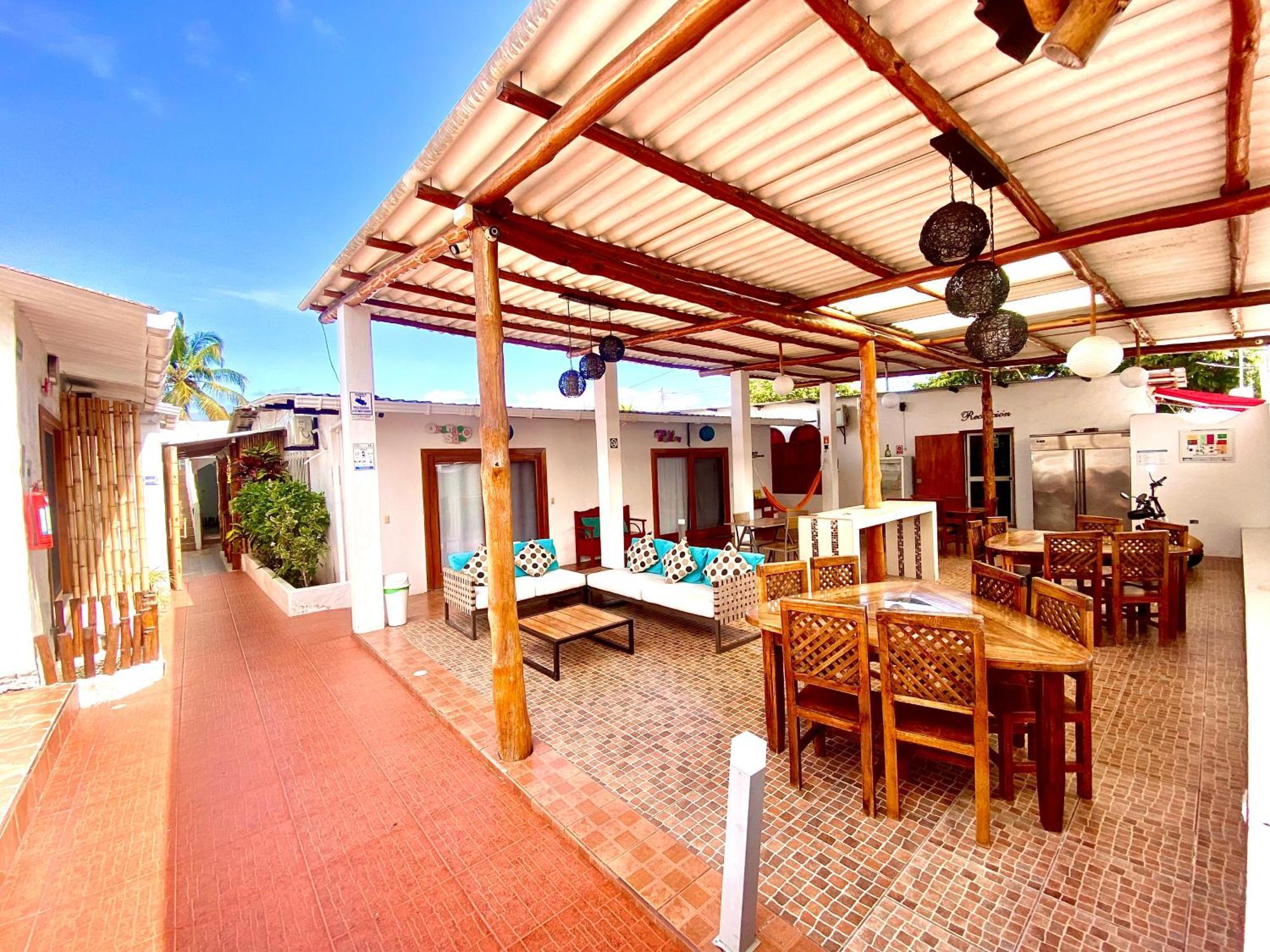 Hotel Zurisadai Puerto Ayora  Exteriér fotografie