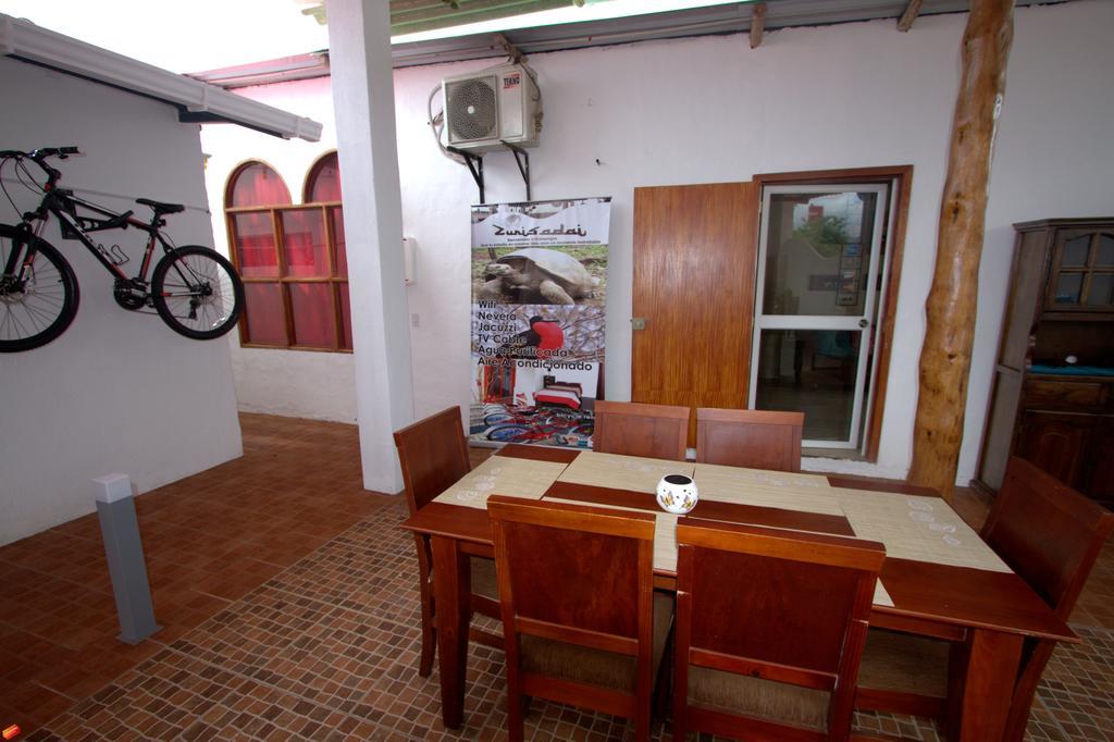 Hotel Zurisadai Puerto Ayora  Exteriér fotografie