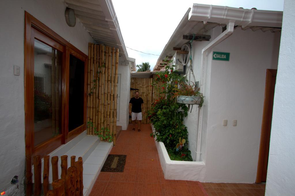 Hotel Zurisadai Puerto Ayora  Exteriér fotografie